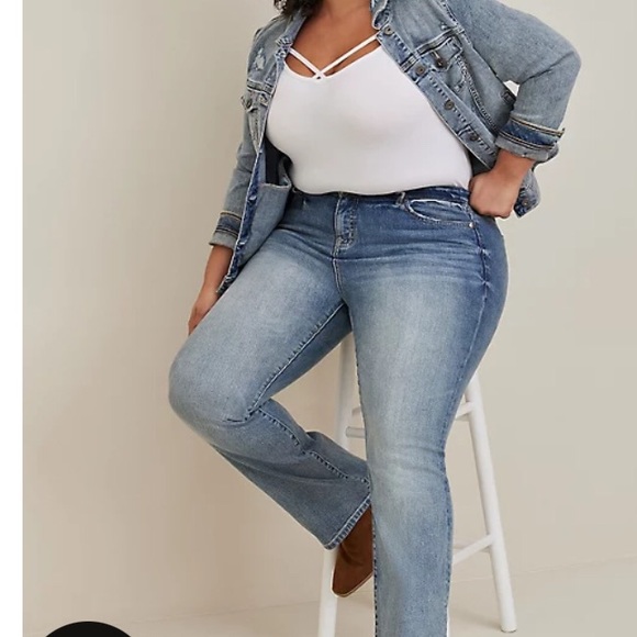 🌟NWTS SLIM BOOT CLASSIC DENIM MID-RISE JEAN 30 Regular🌟 - Picture 2 of 5